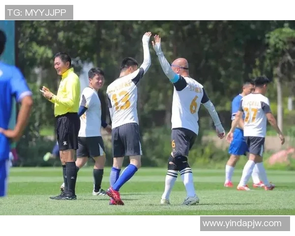 浦项制铁与北京队的激烈对决展现足球魅力与团队精神的巅峰对抗 浦项制铁与北京队的激烈对决展现足球魅力与团队精神的巅峰对抗