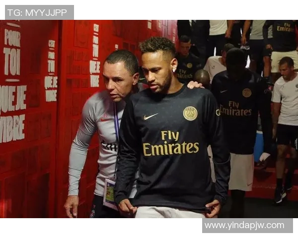 甘冈与大巴黎首发阵容对比分析揭示双方战术布局与关键球员表现 甘冈与大巴黎首发阵容对比分析揭示双方战术布局与关键球员表现