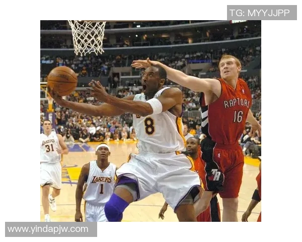 科比在13年对阵猛龙的精彩表现与传奇时刻回顾