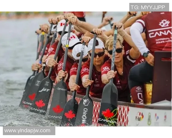 重庆羽毛球队在欧锦赛中的团队协作展现出卓越实力与拼搏精神 重庆羽毛球队在欧锦赛中的团队协作展现出卓越实力与拼搏精神