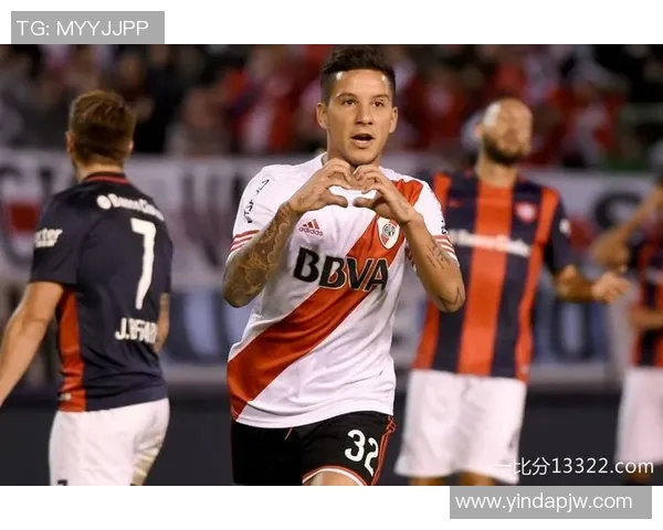 努涅斯在赛场上的崛起与挑战解析：从新星到顶级前锋的成长之路